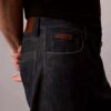 Pantalon droit en daim style années 90 Pantalon droit en daim style années 90
