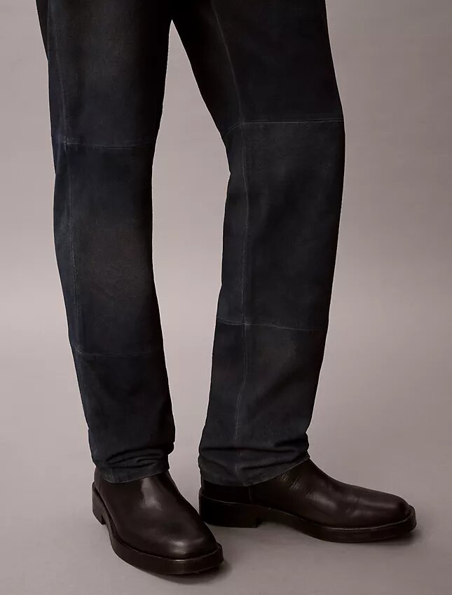 Pantalon droit en daim style années 90 Pantalon droit en daim style années 90