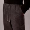 Pantalon fuselé à cordon de serrage et rayures Pantalon fuselé à cordon de serrage et rayures