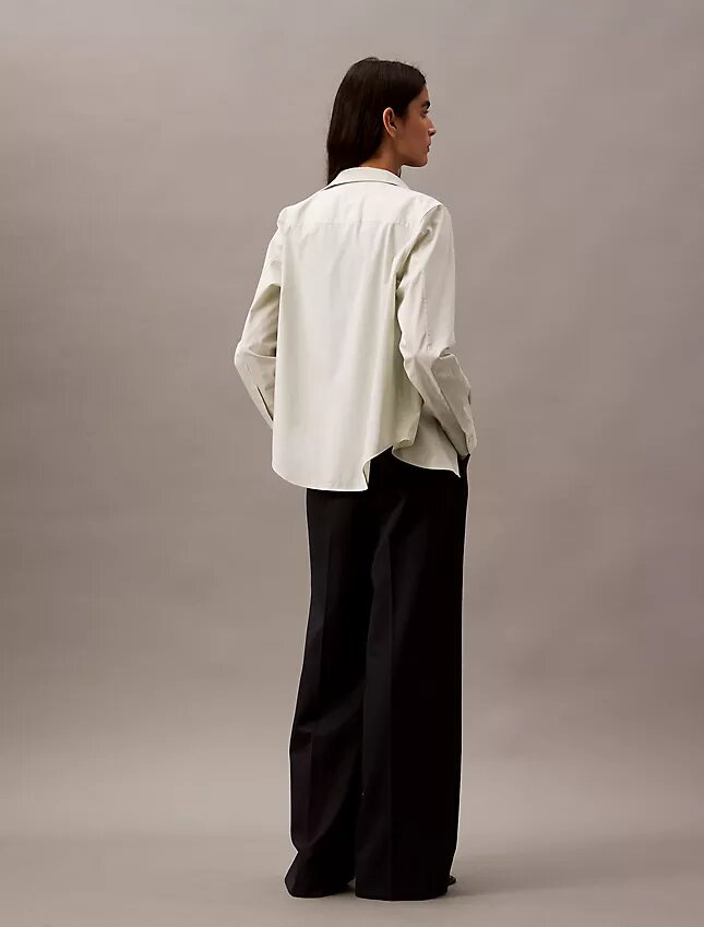 Pantalon à jambes larges en crêpe à fines rayures Pantalon à jambes larges en crêpe à fines rayures