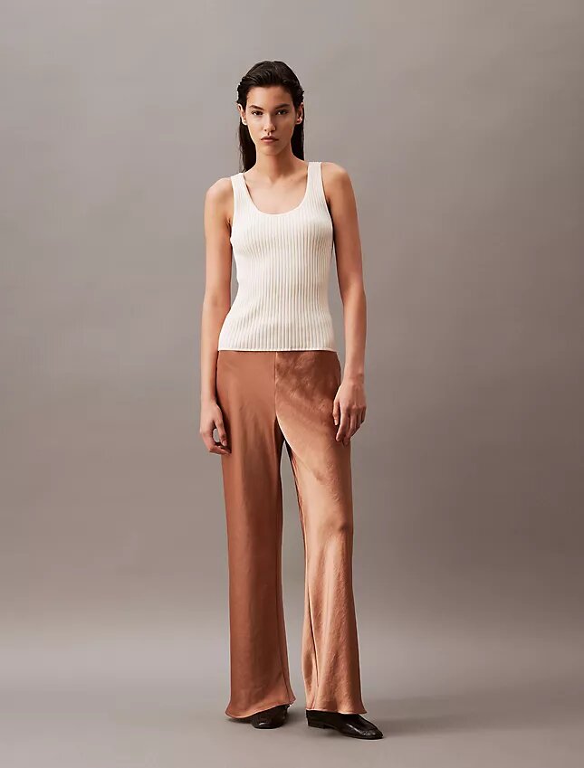 Pantalon à jambes larges en satin froissé Pantalon à jambes larges en satin froissé