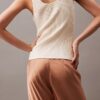 Pantalon à jambes larges en satin froissé Pantalon à jambes larges en satin froissé
