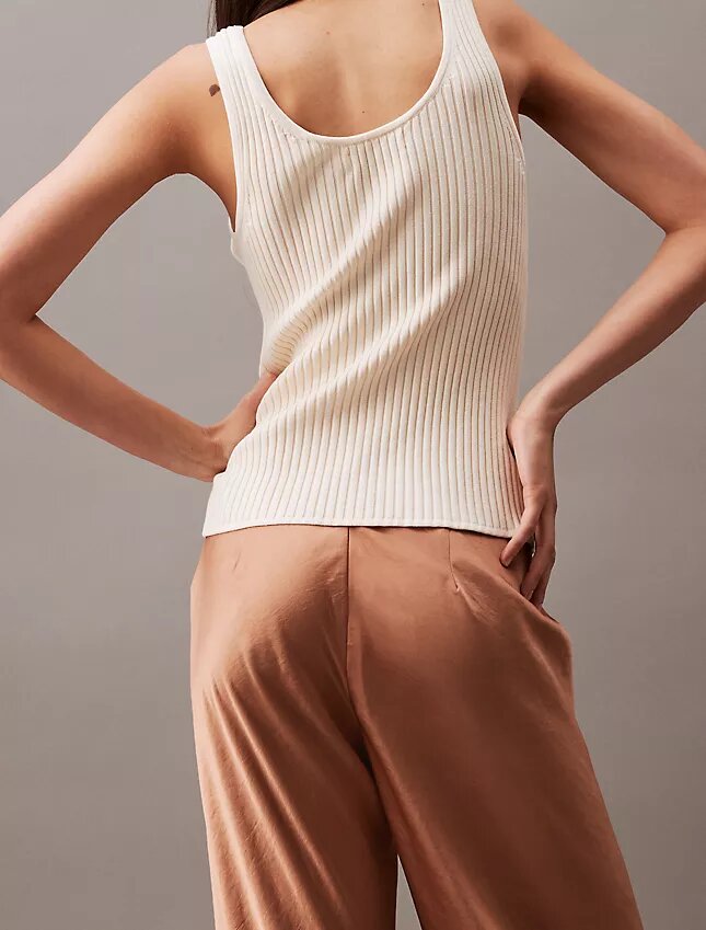 Pantalon à jambes larges en satin froissé Pantalon à jambes larges en satin froissé