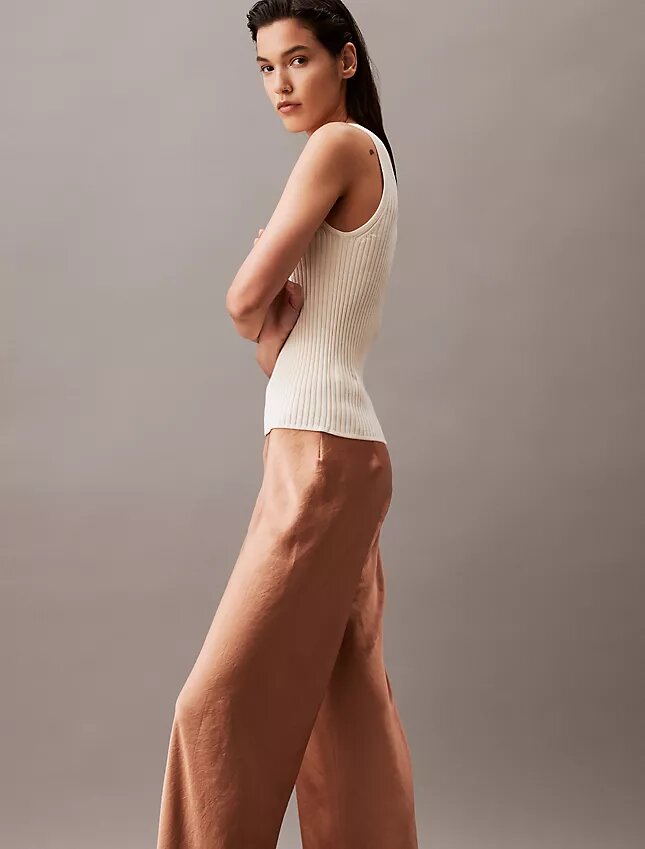 Pantalon à jambes larges en satin froissé Pantalon à jambes larges en satin froissé
