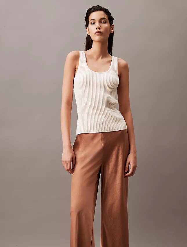Pantalon à jambes larges en satin froissé Pantalon à jambes larges en satin froissé