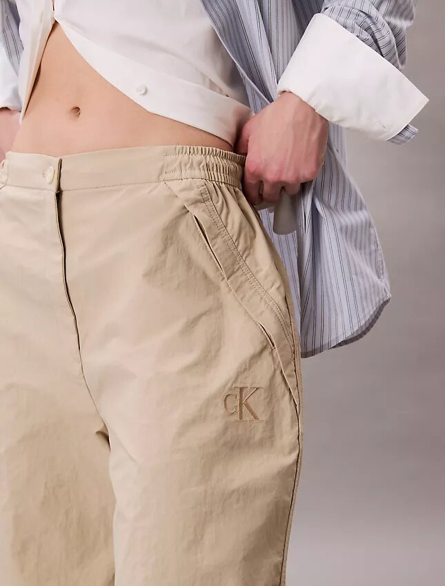 Pantalon parachute en nylon froissé Pantalon parachute en nylon froissé