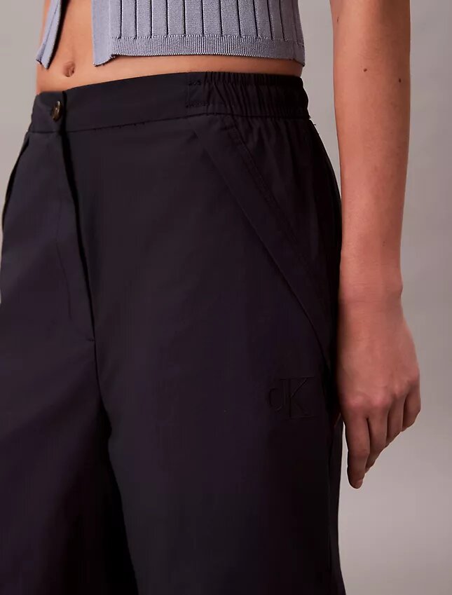 Pantalon parachute en nylon froissé Pantalon parachute en nylon froissé