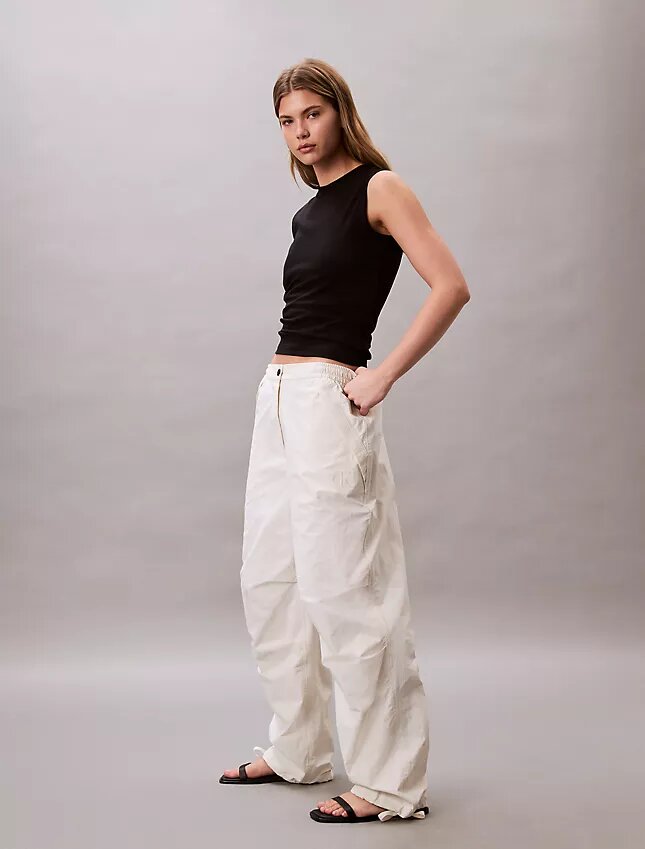 Pantalon parachute en nylon froissé Pantalon parachute en nylon froissé