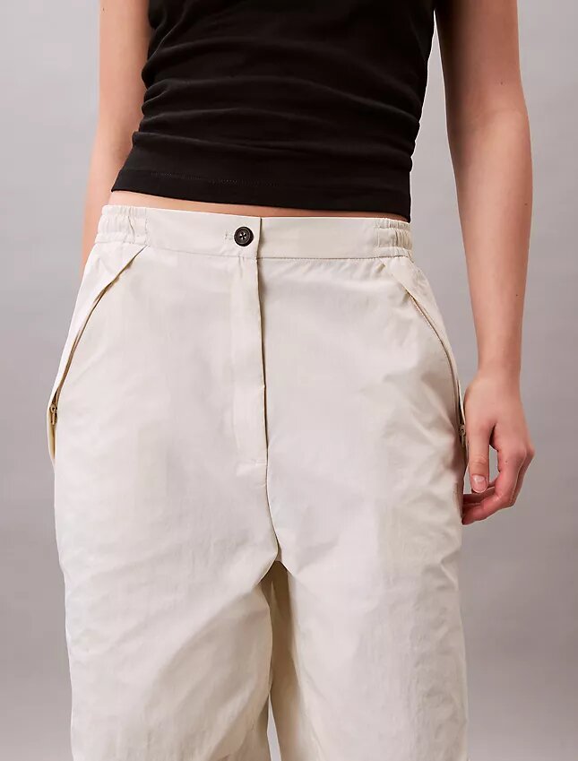 Pantalon parachute en nylon froissé Pantalon parachute en nylon froissé