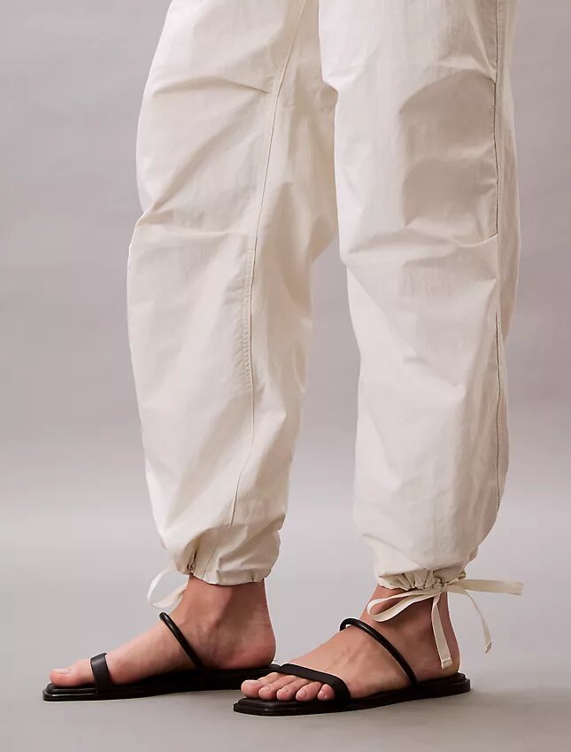 Pantalon parachute en nylon froissé Pantalon parachute en nylon froissé