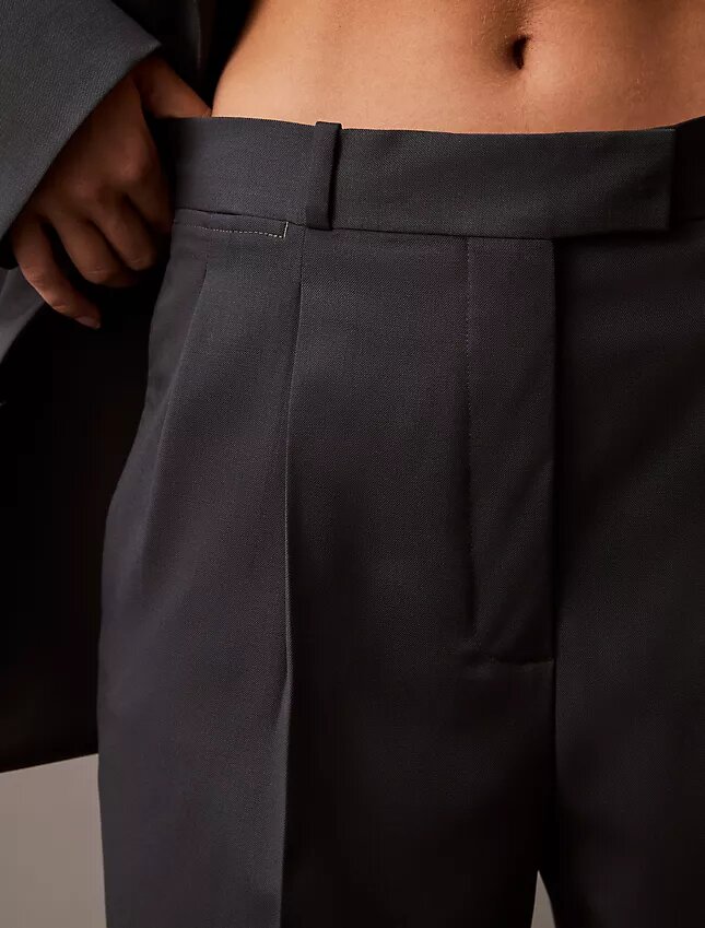 Pantalon plissé en gabardine de laine mélangée Pantalon plissé en gabardine de laine mélangée