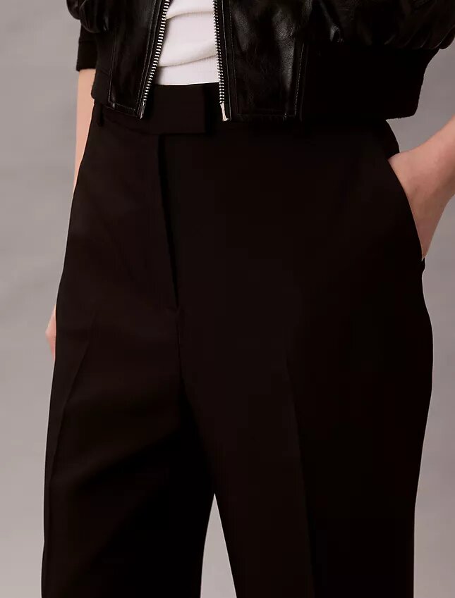 Pantalon évasé ajusté Pantalon évasé ajusté