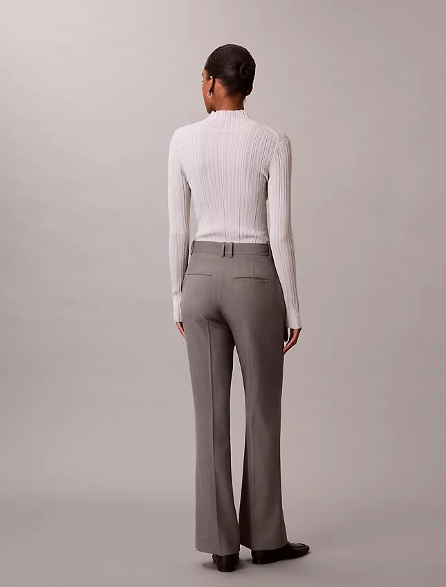 Pantalon évasé ajusté Pantalon évasé ajusté