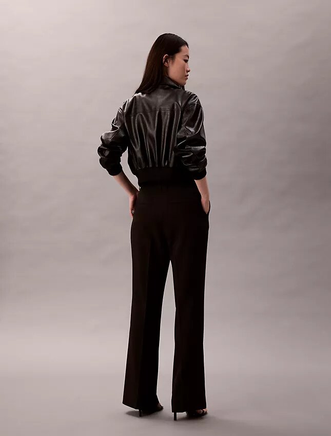 Pantalon évasé ajusté Pantalon évasé ajusté