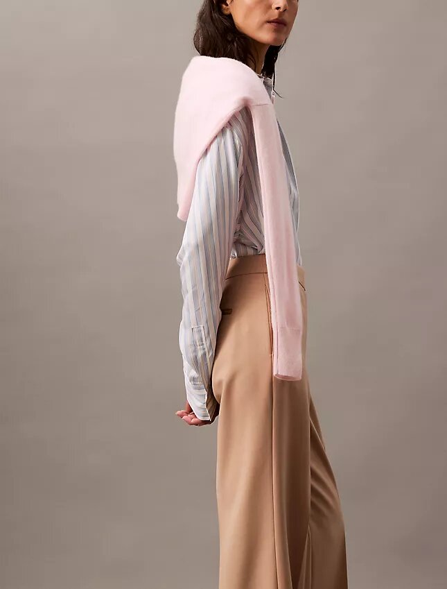 Pantalon évasé en gabardine de laine mélangée Pantalon évasé en gabardine de laine mélangée