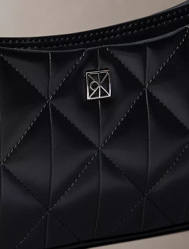 Petit sac à bandoulière avec logo matelassé Petit sac à bandoulière avec logo matelassé