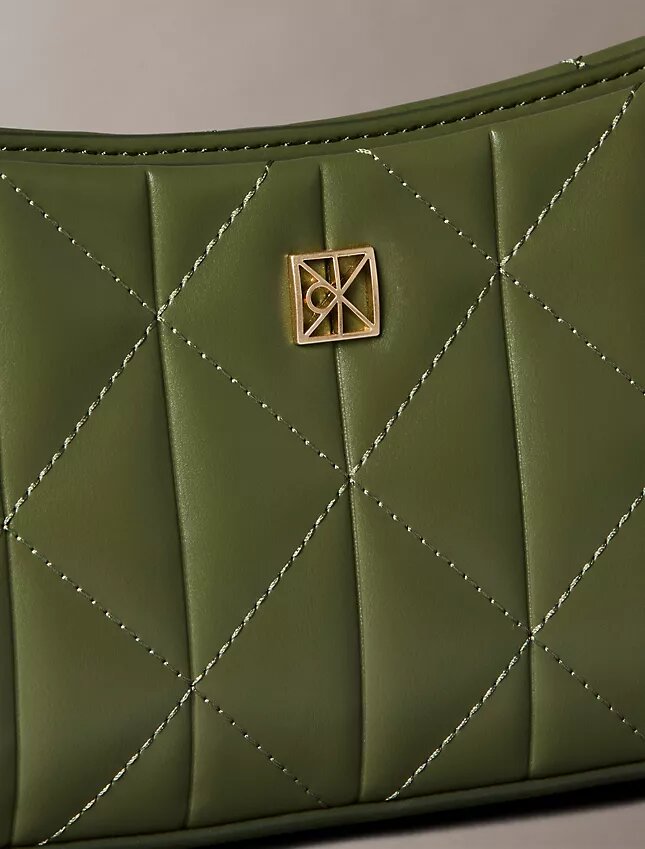 Petit sac à bandoulière avec logo matelassé Petit sac à bandoulière avec logo matelassé