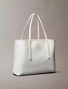 Petit sac fourre-tout avec logo emblématique sur toute la surface et pochette