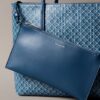 Petit sac fourre-tout avec logo emblématique sur toute la surface et pochette
