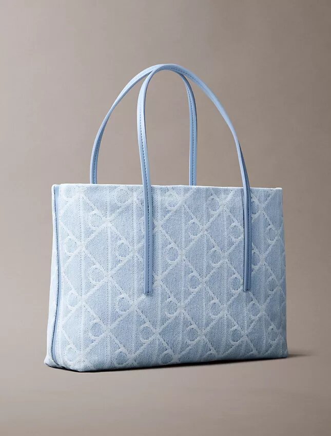 Petit sac fourre-tout en Denim avec logo emblématique sur toute la surface Petit sac fourre-tout en Denim avec logo emblématique sur toute la surface