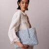 Petit sac fourre-tout en Denim avec logo emblématique sur toute la surface Petit sac fourre-tout en Denim avec logo emblématique sur toute la surface