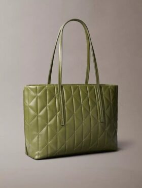 Petit sac fourre-tout matelassé avec logo Petit sac fourre-tout matelassé avec logo