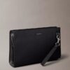 Pochette avec logo emblématique