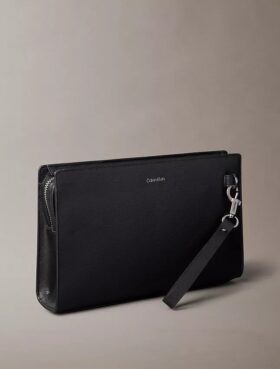Pochette avec logo emblématique