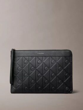 Pochette avec logo en relief