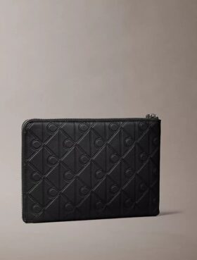 Pochette avec logo en relief