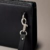 Pochette avec logo en relief