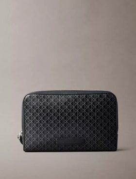 Pochette à logo emblématique sur toute la surface
