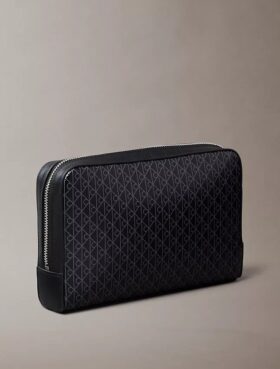 Pochette à logo emblématique sur toute la surface