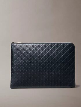 Pochette zippée avec logo emblématique sur toute la surface