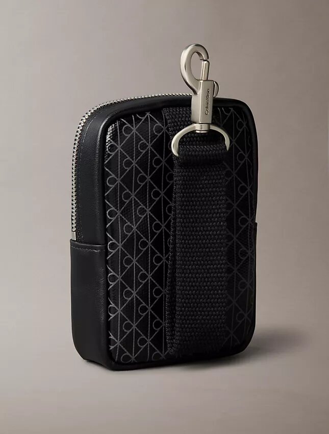 Pochette zippée avec logo emblématique sur toute la surface Pochette zippée avec logo emblématique sur toute la surface