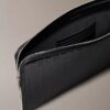 Pochette zippée avec logo emblématique sur toute la surface Pochette zippée avec logo emblématique sur toute la surface