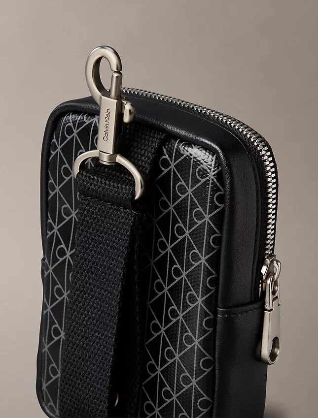 Pochette zippée avec logo emblématique sur toute la surface Pochette zippée avec logo emblématique sur toute la surface