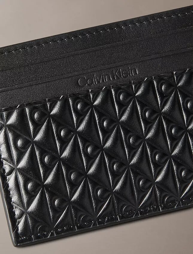 Porte-cartes entièrement gaufré avec un Monogram Porte-cartes entièrement gaufré avec un Monogram
