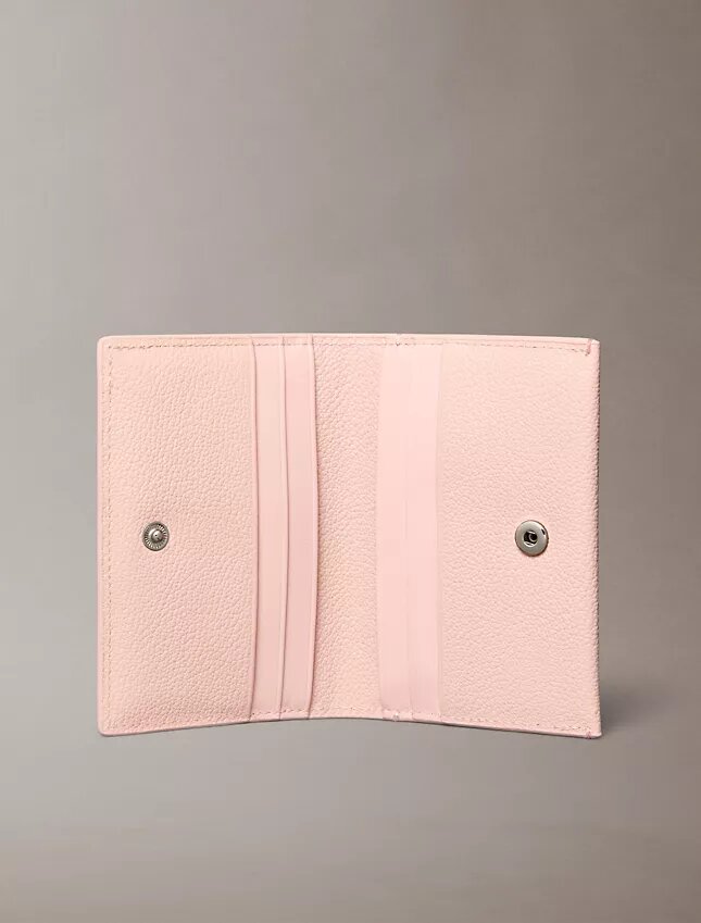 Porte-cartes minimaliste à rabat Monogram Porte-cartes minimaliste à rabat Monogram