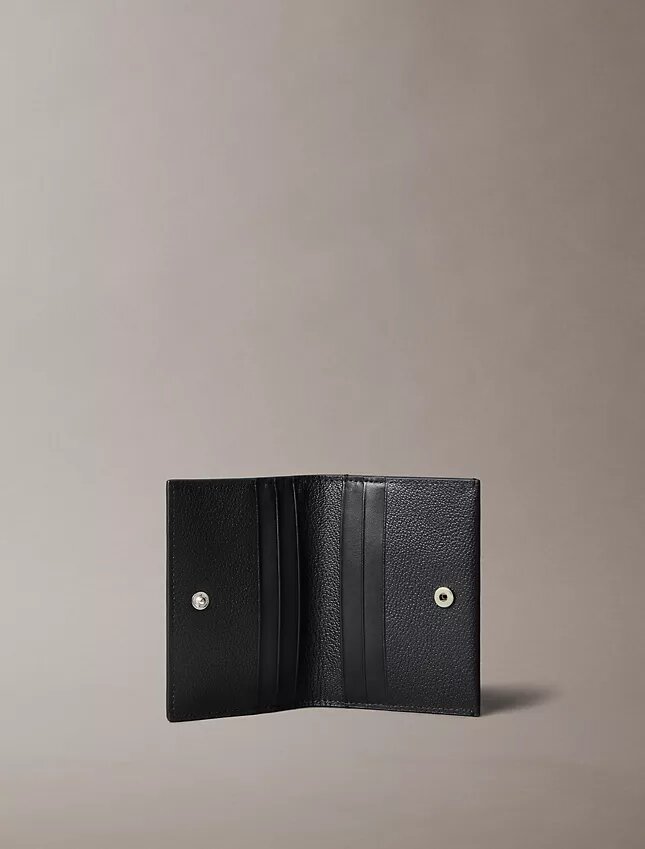 Porte-cartes minimaliste à rabat Monogram Porte-cartes minimaliste à rabat Monogram