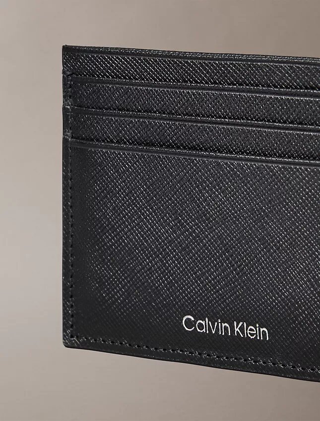 Porte-cartes raffiné en cuir Saffiano Porte-cartes raffiné en cuir Saffiano