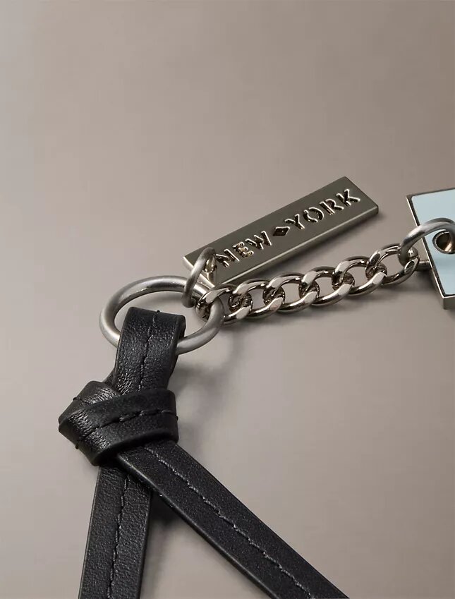 Porte-clés avec logo en lettres cursives Porte-clés avec logo en lettres cursives