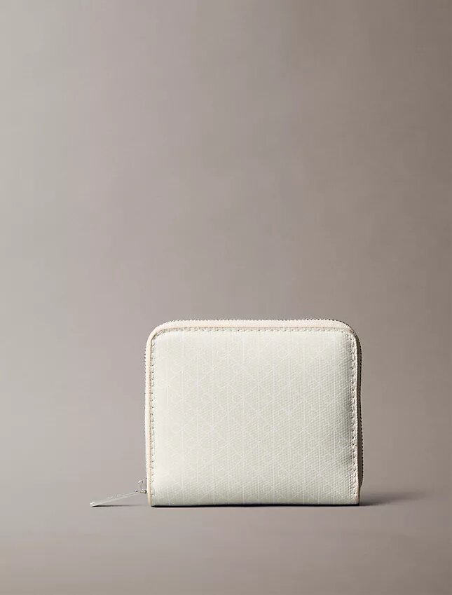 Portefeuille carré zippé à motif Monogram sur toute la surface Portefeuille carré zippé à motif Monogram sur toute la surface