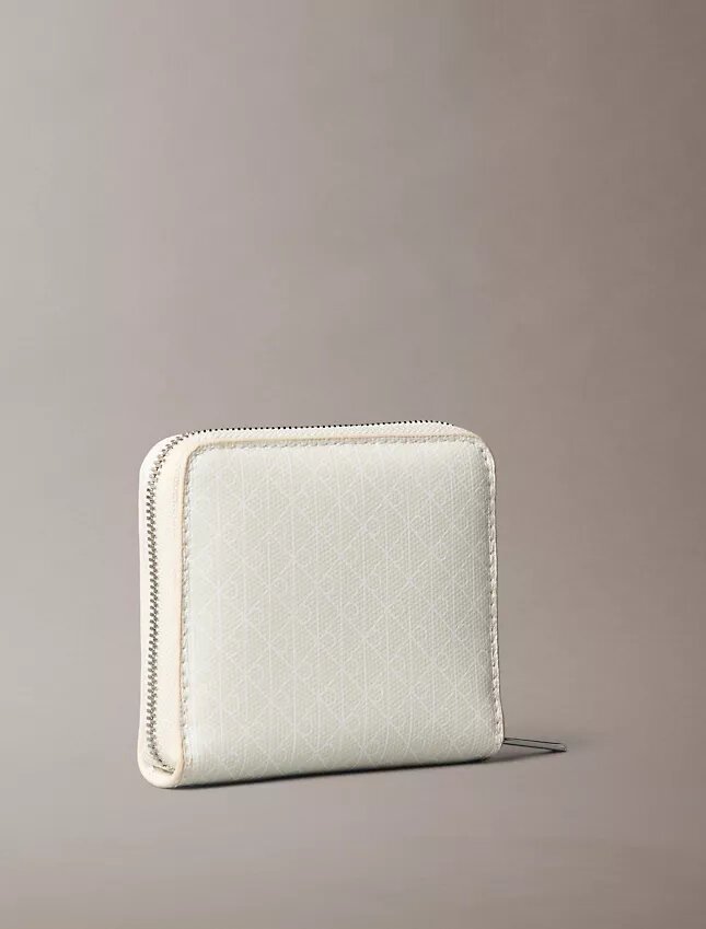 Portefeuille carré zippé à motif Monogram sur toute la surface Portefeuille carré zippé à motif Monogram sur toute la surface