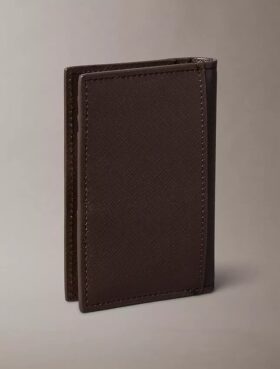 Portefeuille compact à deux volets en cuir Saffiano raffiné Portefeuille compact à deux volets en cuir Saffiano raffiné