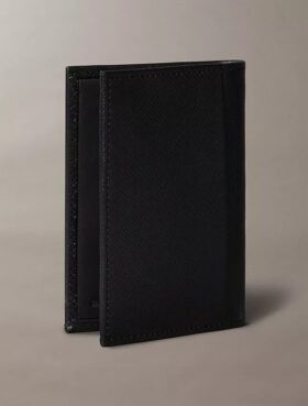 Portefeuille compact à deux volets en cuir Saffiano raffiné Portefeuille compact à deux volets en cuir Saffiano raffiné
