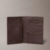 Portefeuille compact à deux volets en cuir Saffiano raffiné Portefeuille compact à deux volets en cuir Saffiano raffiné