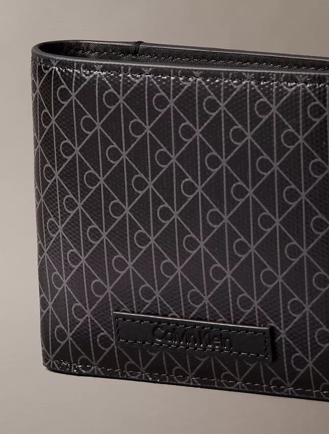 Portefeuille à deux volets avec logo emblématique sur toute la surface et pochette à monnaie Portefeuille à deux volets avec logo emblématique sur toute la surface et pochette à monnaie
