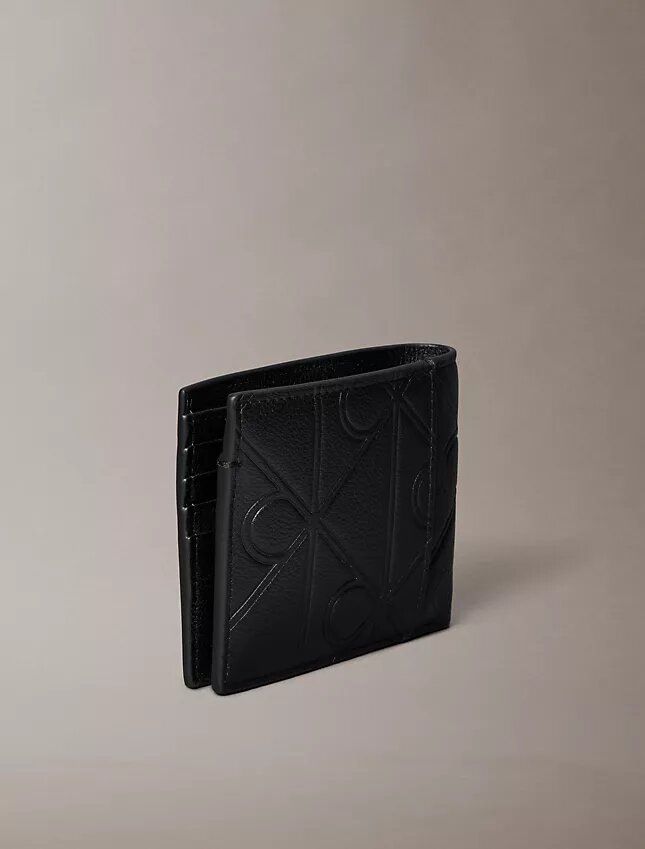Portefeuille à deux volets avec logo en relief et pochette à monnaie Portefeuille à deux volets avec logo en relief et pochette à monnaie
