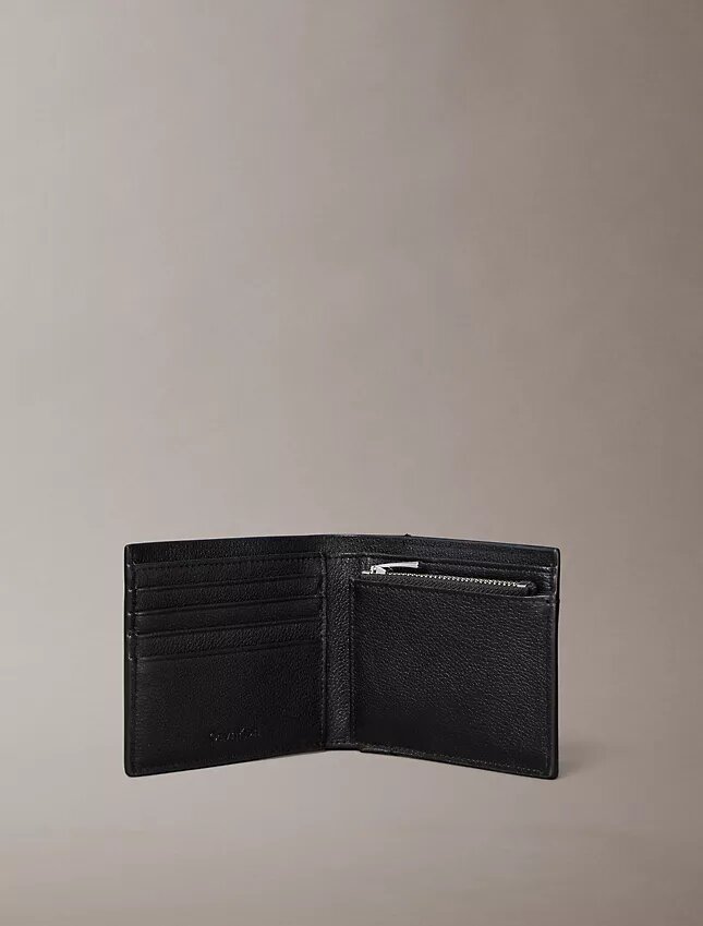 Portefeuille à deux volets avec logo en relief et pochette à monnaie Portefeuille à deux volets avec logo en relief et pochette à monnaie